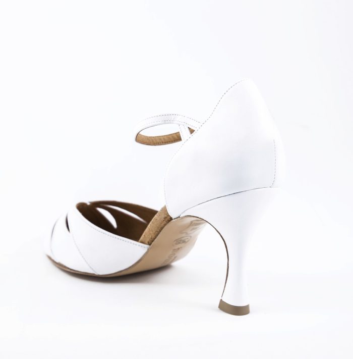 Zapato de tacon blanco elegante en piel