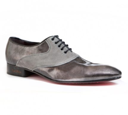 Zapato gris elegante en piel
