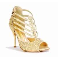 Zapato de novia dorado con tacón metálico